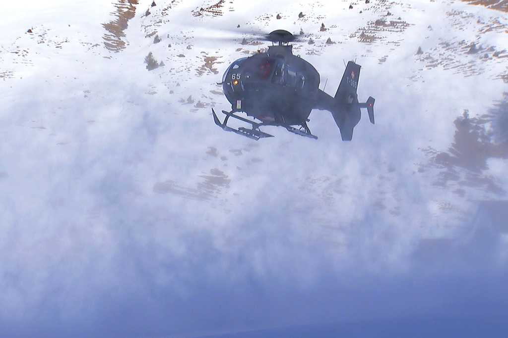 helicopter flying in whiteout conditions