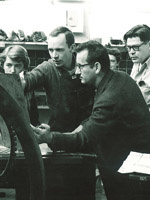1956 photo of Mauricio Lasansky working with printmaking students