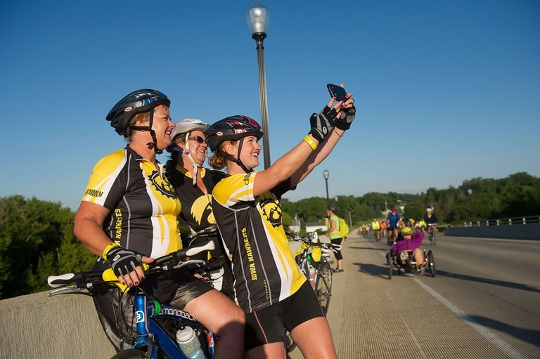 Three Iowa riders take a quick selfie