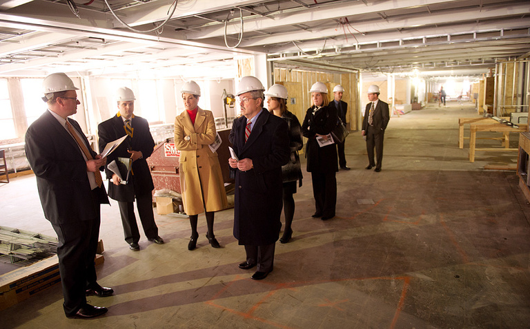 Gov. Branstad tours the learning commons project in the Main Library.