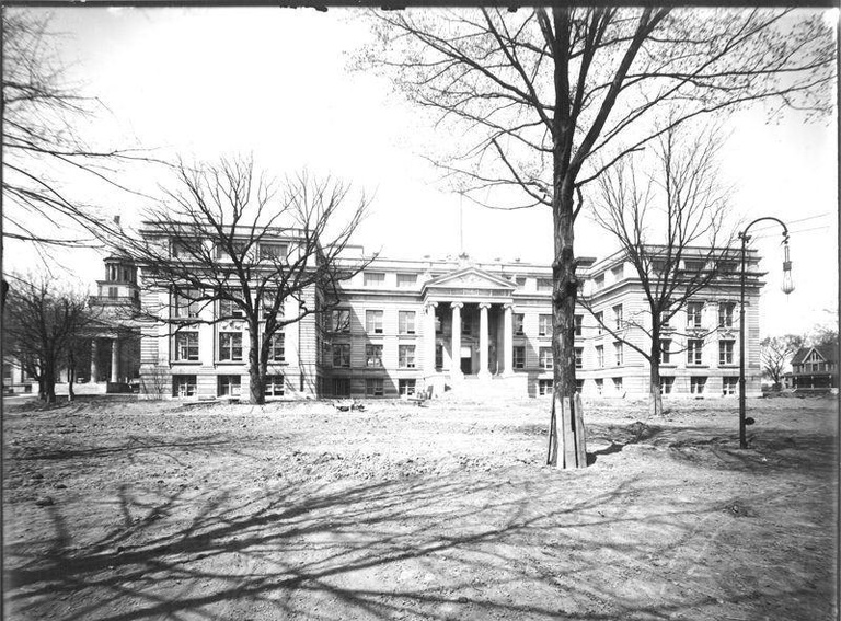Archival photo of the walnut tree from 1907.