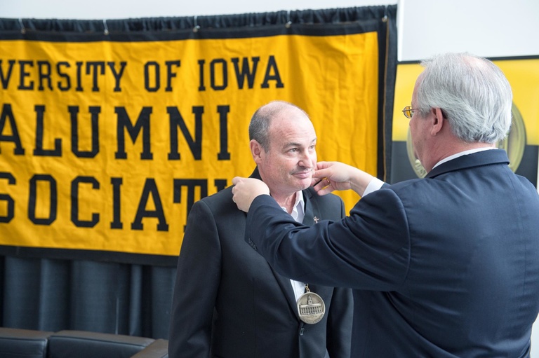 Jay Sieleman receives the UIAA Distinguished Alumni Award