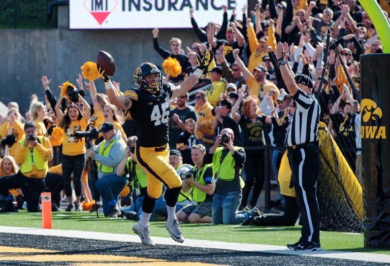 george kittle celebrating a touchdown catch