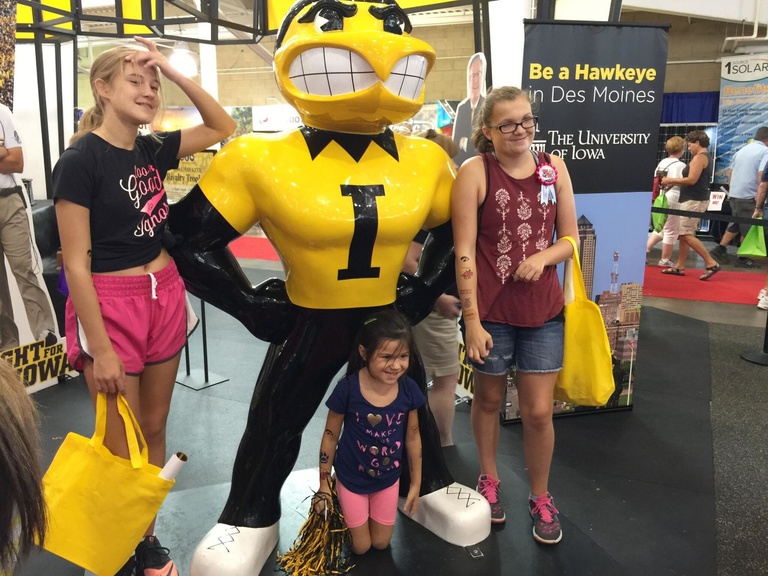 people with herky statue
