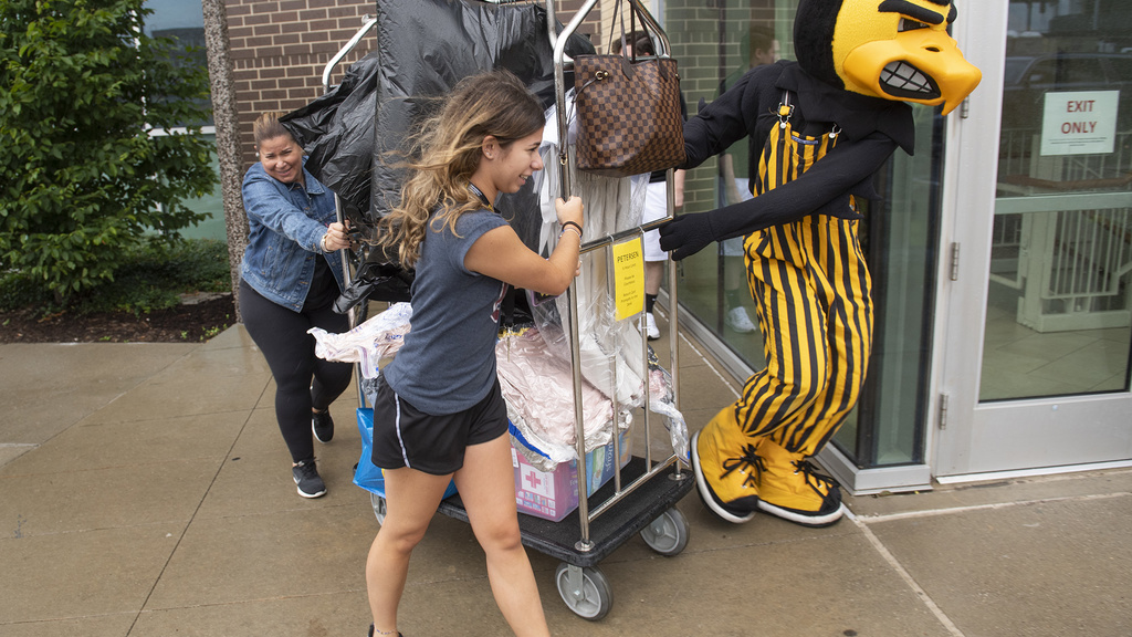 herky pulls dolly during on iowa move-in