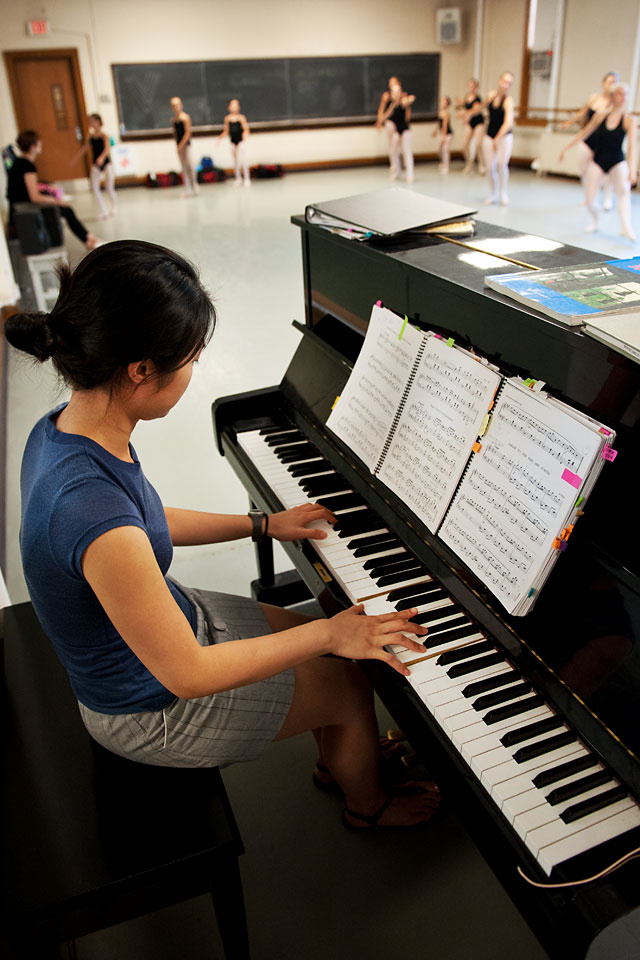 An accompanist plays the piano during a Youth Ballet class.