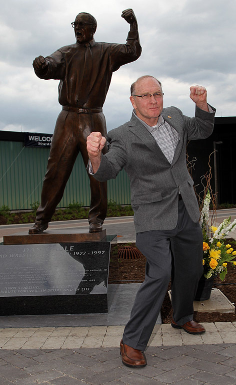 Dan Gable with statue