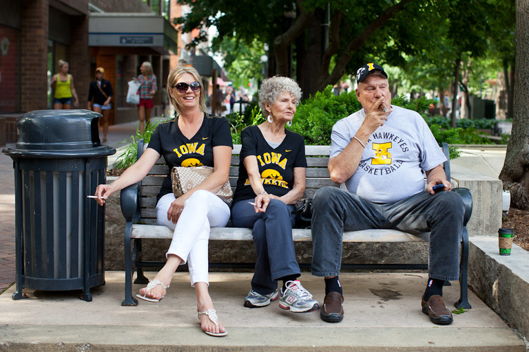 Don Nelson relaxes with family on the ped mall