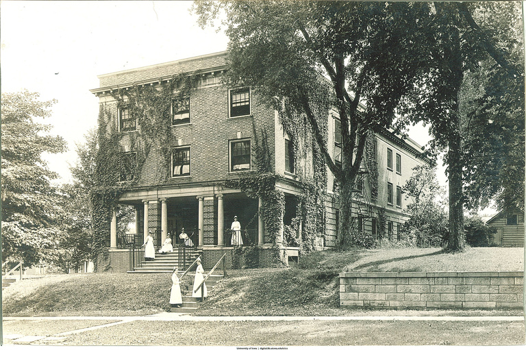 Exterior shot of Eastlawn, 1915 or 1921