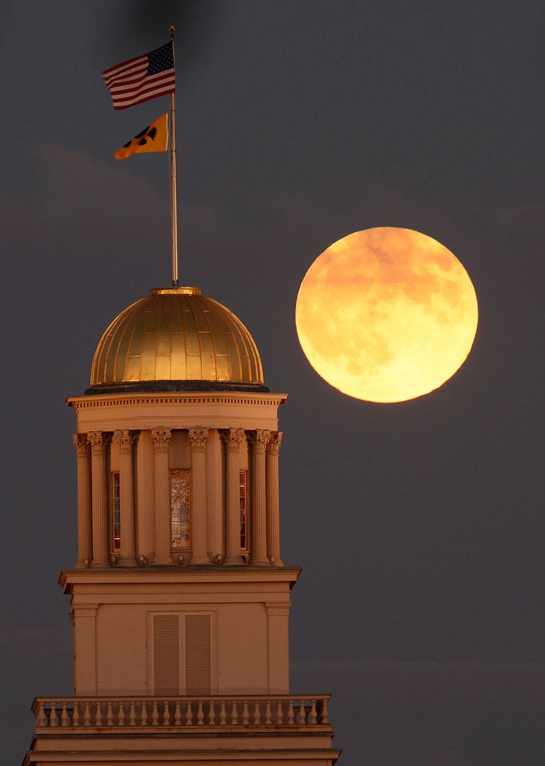 Dome of Old Capitol next to full moon