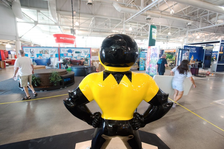 Herky's back, looking out onto other fair exhibits.