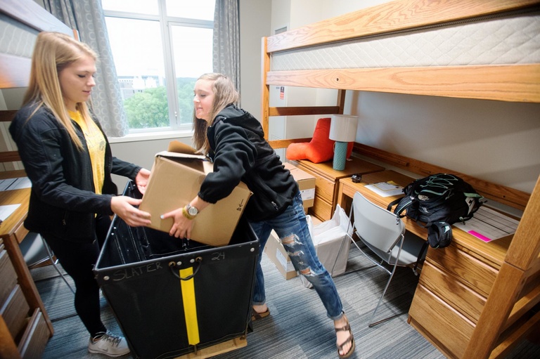 Petersen Hall move-in on Aug. 19, 2015.