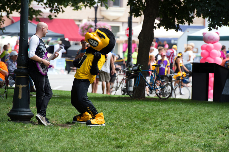 herky rockin' out with guitarist