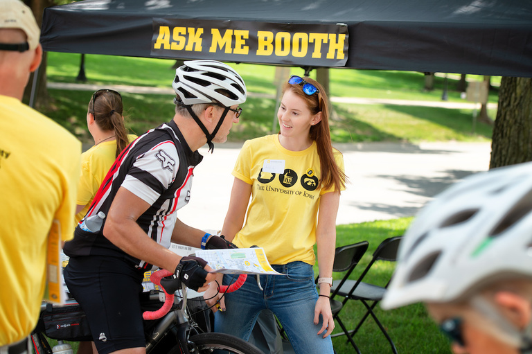 university of iowa staff member lends assistance to a ragbrai rider on the university of iowa campus