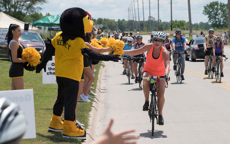 Herky offers support to ragbrai riders