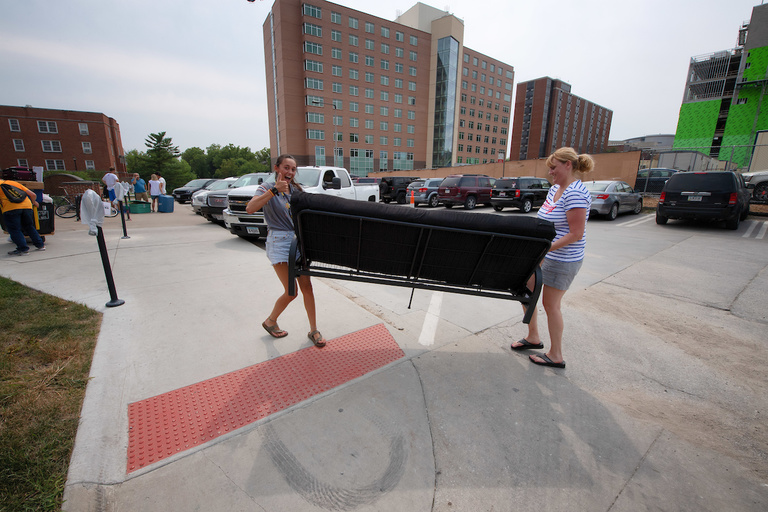 scenes from the university of iowa residence halls during move-in 2018