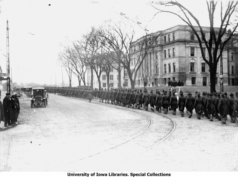 cadets march around pentacrest, 1912