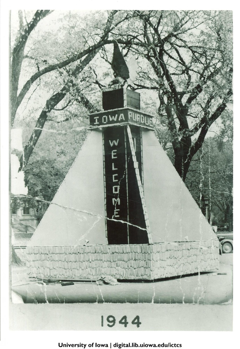 corn monument 1944
