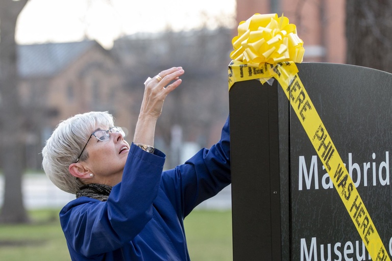 Lynette Marshall, president and CEO of the UI Center for Advancement, woke up early to help undergraduates put up “Phil Was Here” signs all over campus.  The signs indicate all the buildings supported by philanthropy.