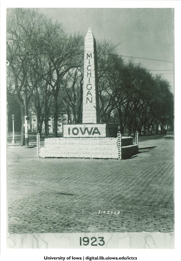 corn monument 1923