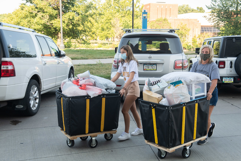 students move in