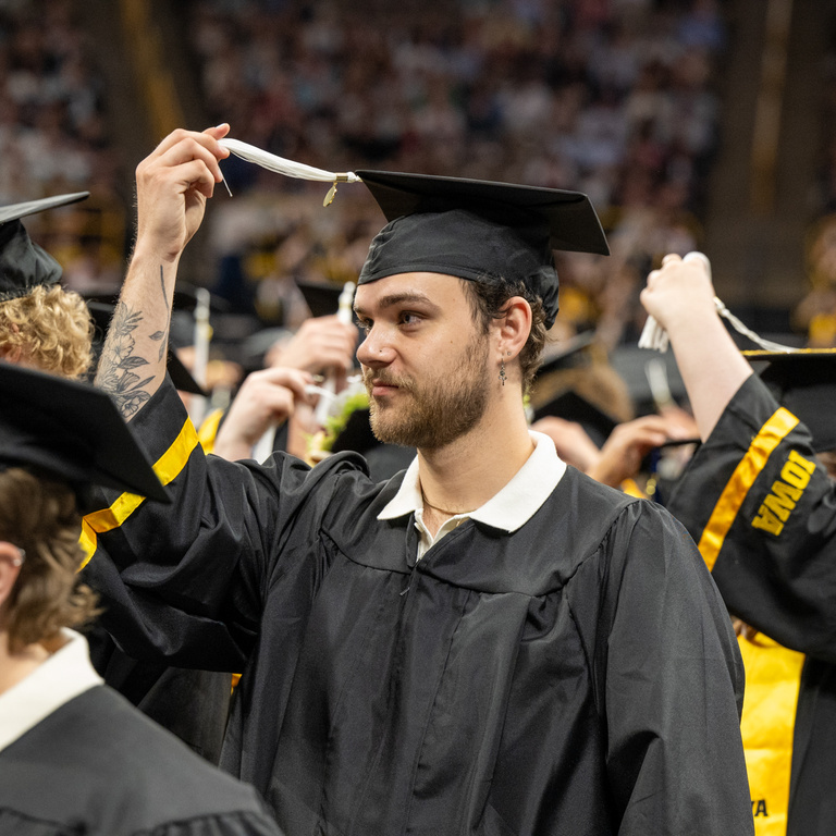 Graduate moving their tassel 