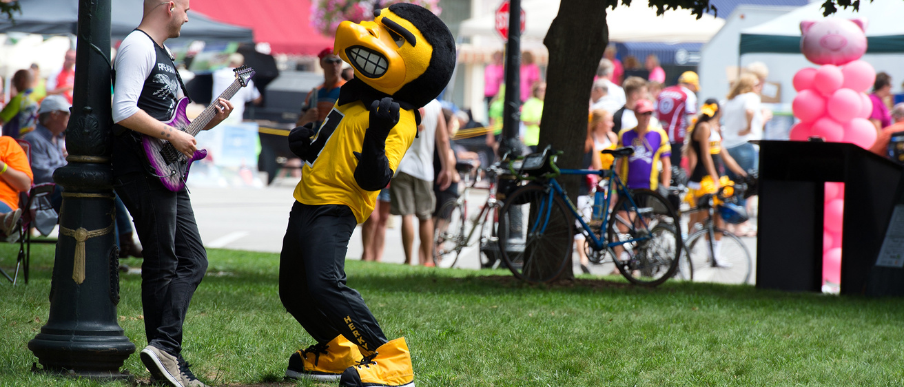 herky rockin' out with guitarist