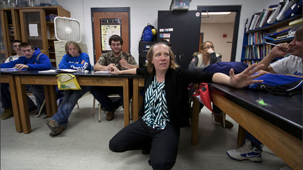 Sara Poeppelman, a science teacher at Lewis County High School in Vanceburg, Ky., incorporates reading and writing activities into her lessons. —Bruce Crippen for Education Week