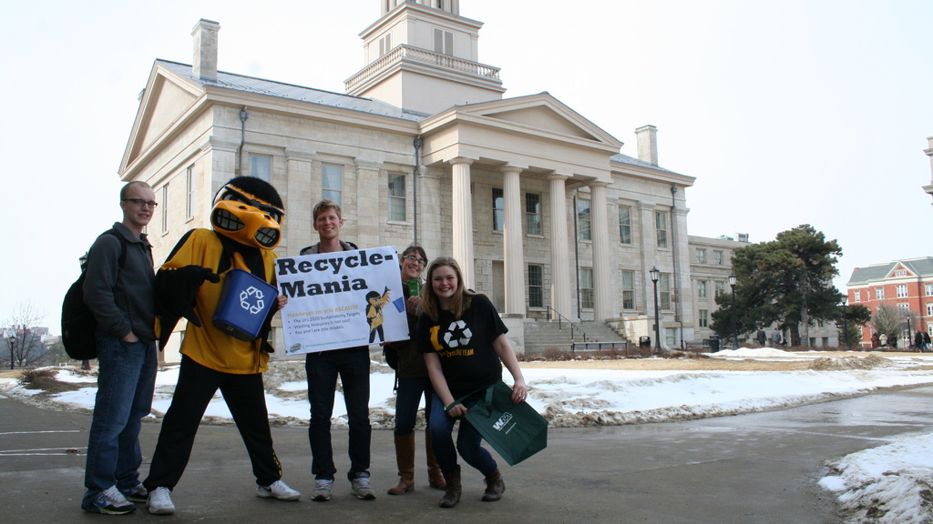 herky with students by old cap