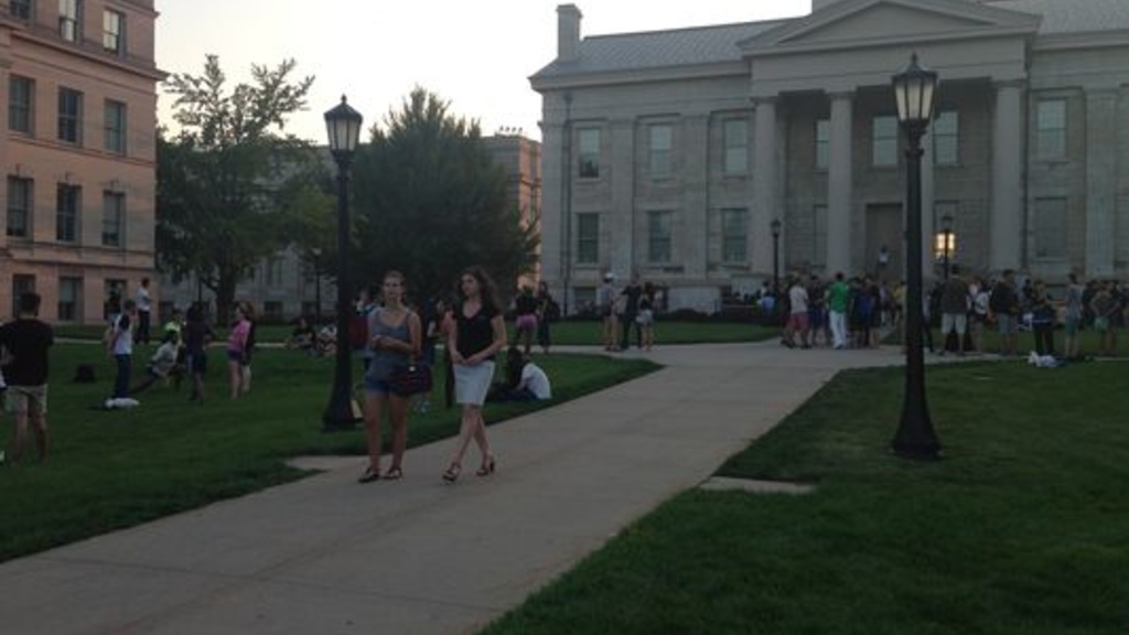 Hundreds of University of Iowa international and American students mingle at the International Welcome Night on Sunday night on the Pentacrest. (Photo: Aly Brown / Iowa City Press-Citizen)