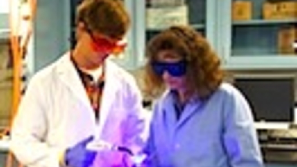 Julie Jessop with a student in the lab