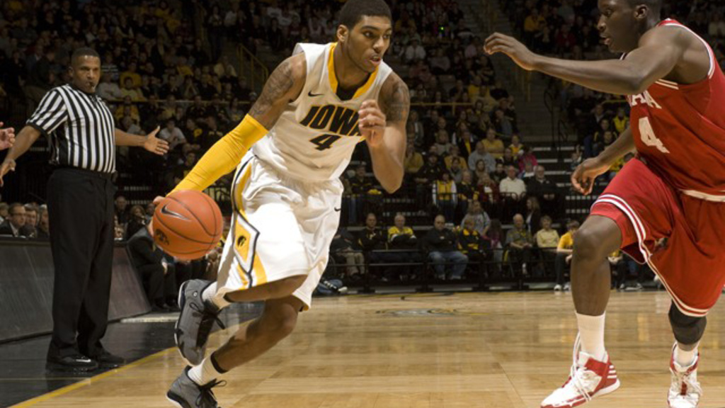 roy marble dribbling the ball during game against indiana