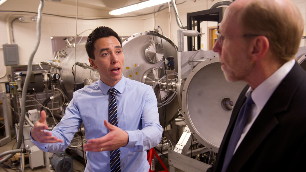 Congressman Dave Loebsack tours Randall McEntaffer's lab