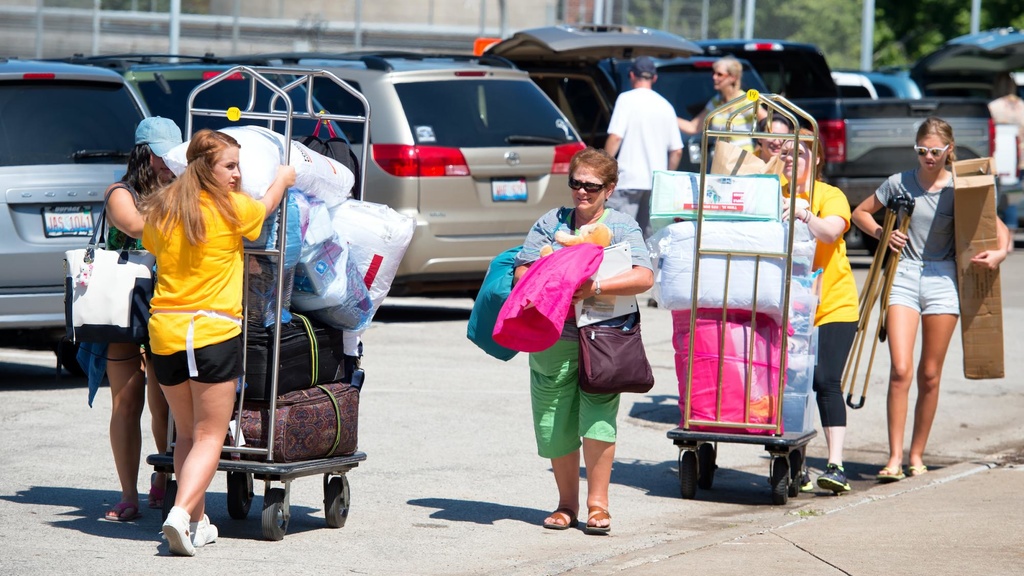 students moving in